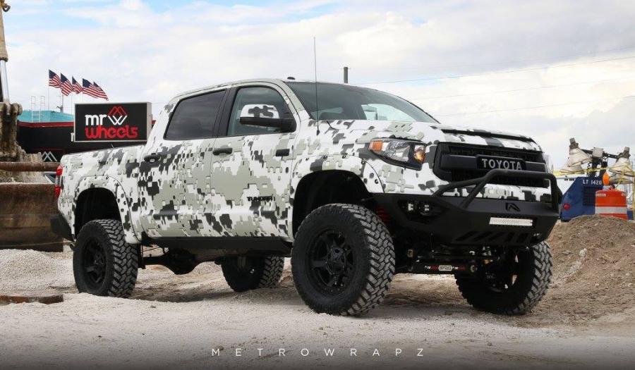  Toyota Tundra Camo by MetroWrapz 2017 года  (фото 5 из 6)